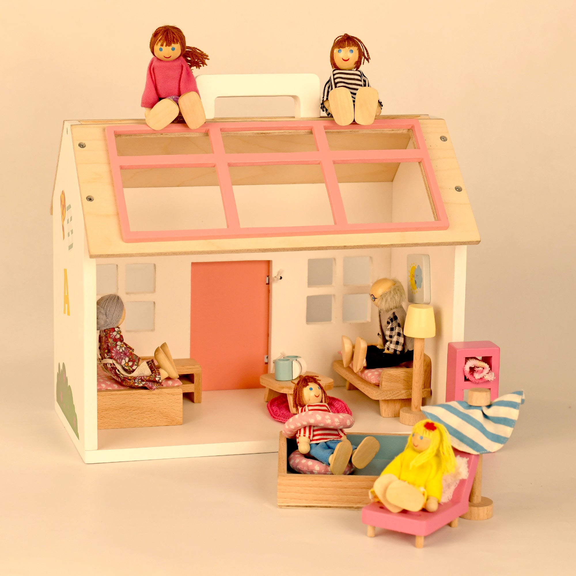 Pop’s Pool Side Villa - Mini doll house - PlayBox
