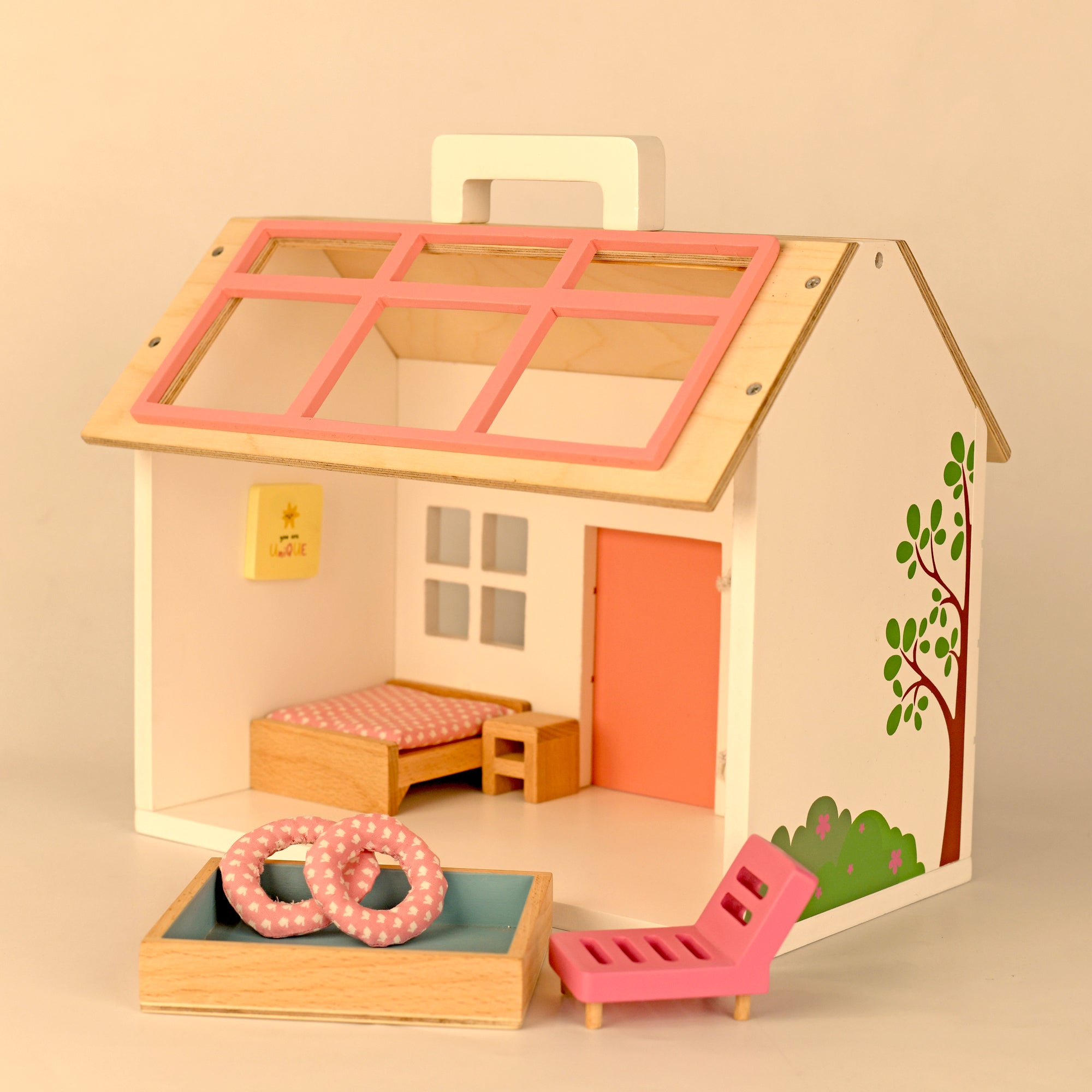 Pop’s Pool Side Villa - Mini doll house - PlayBox