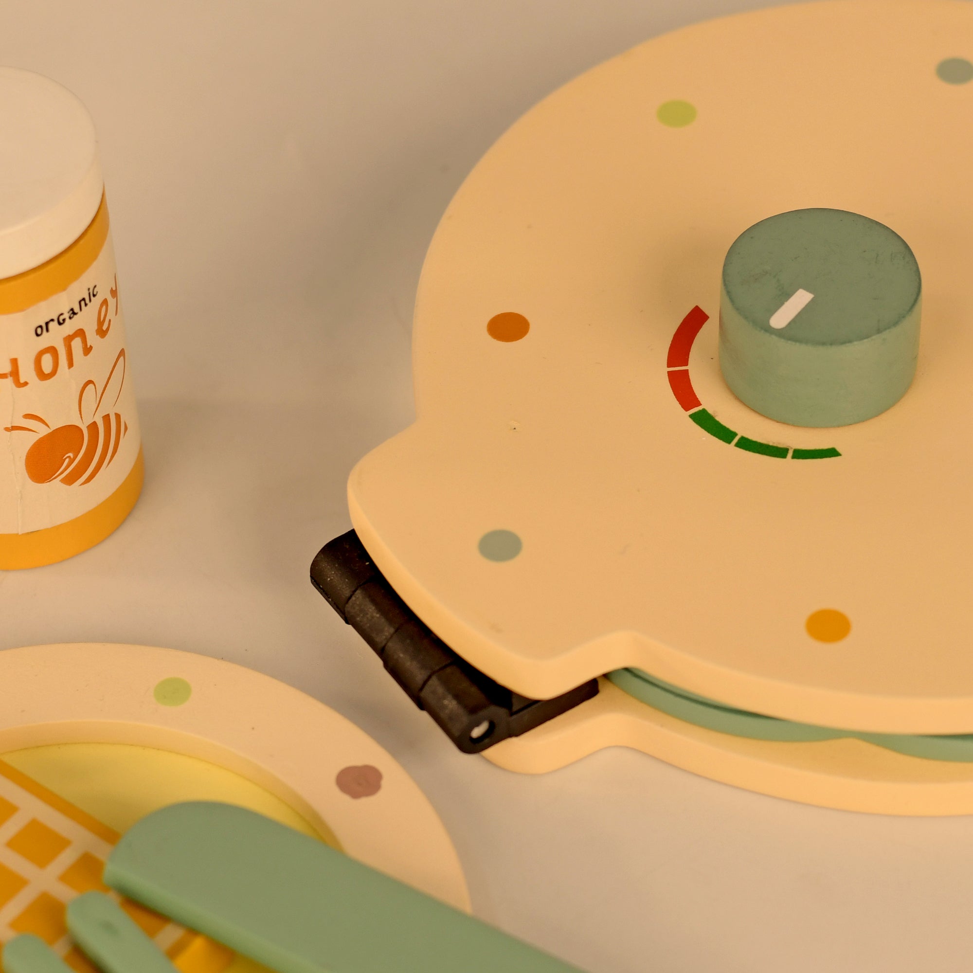 Sweet Treat - Waffle Maker Beige Color - PlayBox